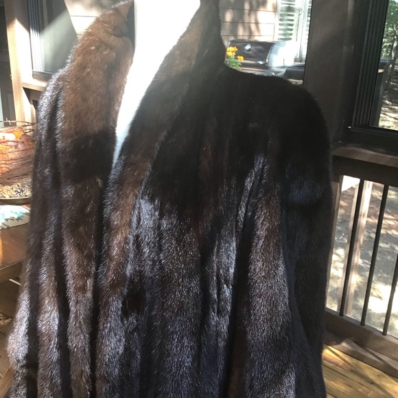Natural female full length mahogany mink coat - Picture 4 of 16